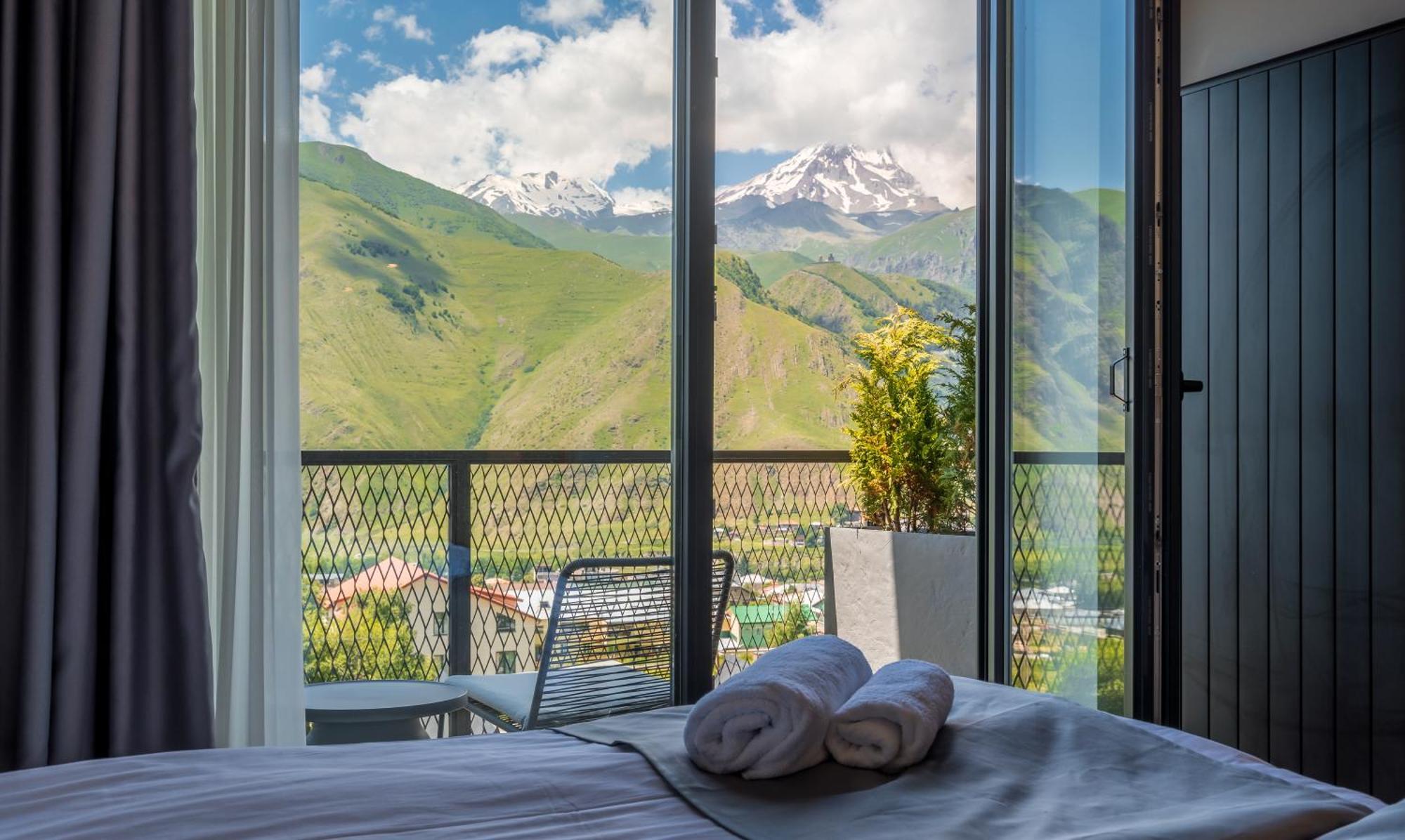 Step Inn - Kazbegi Luaran gambar